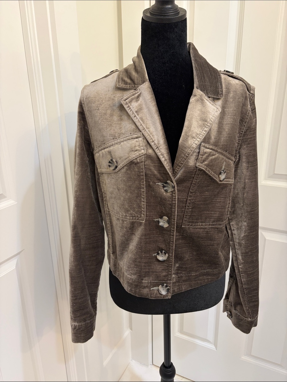 Cabi Sunday Topper Velvet Button-Front Jacket Brown Taupe Wonen’s Size S